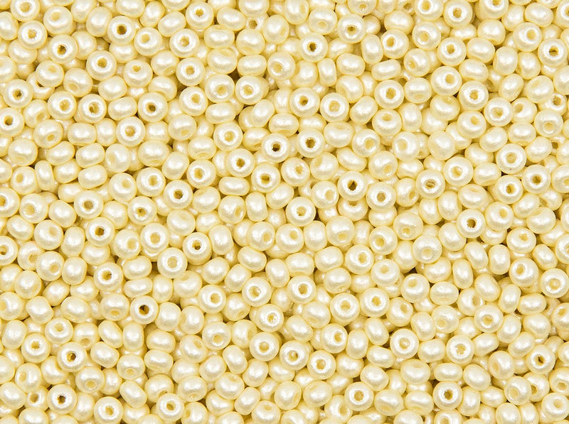 Rocailles 11/0 Cream Pearl Czech Glass Beige