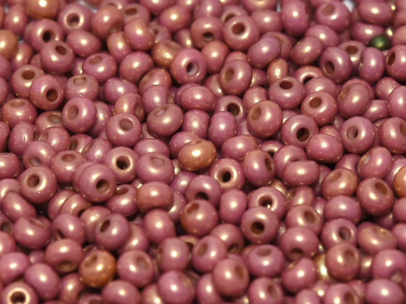 20 g 11/0 Seed Beads Preciosa Ornela, Chalk White Red Luster, Czech Glass