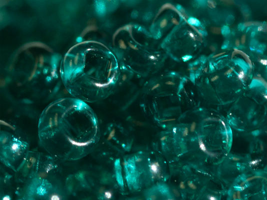 20 g 12/0 Seed Beads Preciosa Ornela, Green Emerald Transparent, Square Hole, Czech Glass