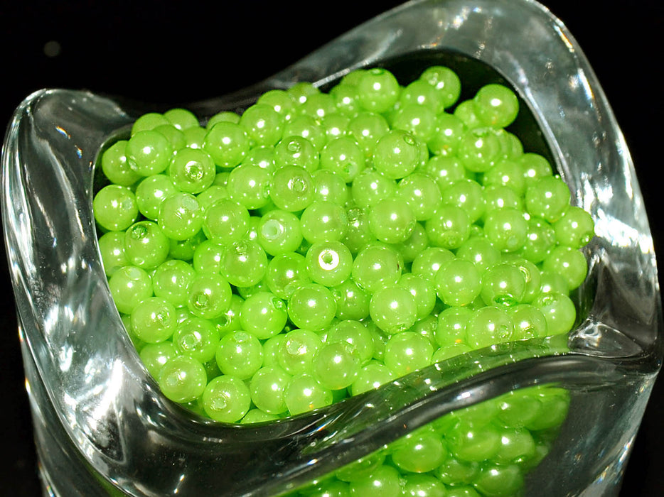 100 pcs Round Pearl Beads, 4mm, Pastel Green Pea , Czech Glass