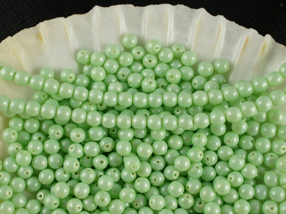 100 pcs Round Pearl Beads, 4mm, Baby Green Pastel, Czech Glass