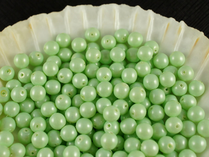 50 pcs Round Pearl Beads, 6mm, Baby Green Pastel, Czech Glass