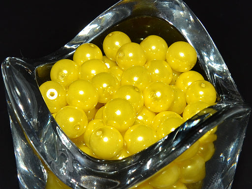 30 pcs Round Pearl Beads, 8mm, Pastel Yellow, Czech Glass