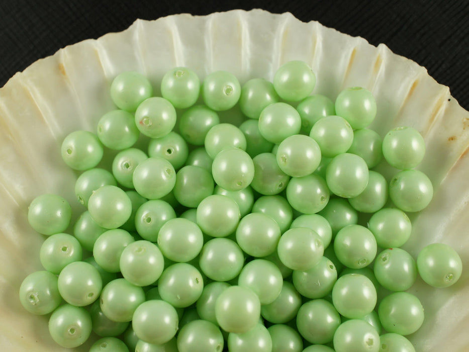 30 pcs Round Pearl Beads, 8mm, Baby Green Pastel, Czech Glass