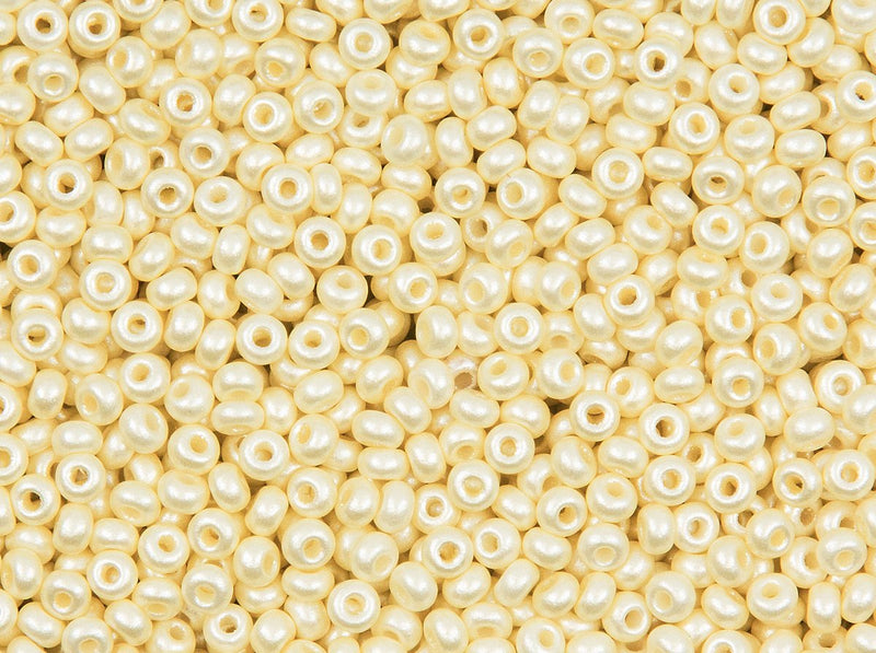Rocailles 9/0 Cream Pearl Czech Glass Beige