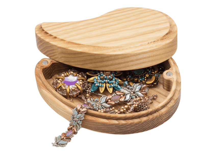 1 pc Jewelry Box Made Of Ash Wood With a Magnetic Lid