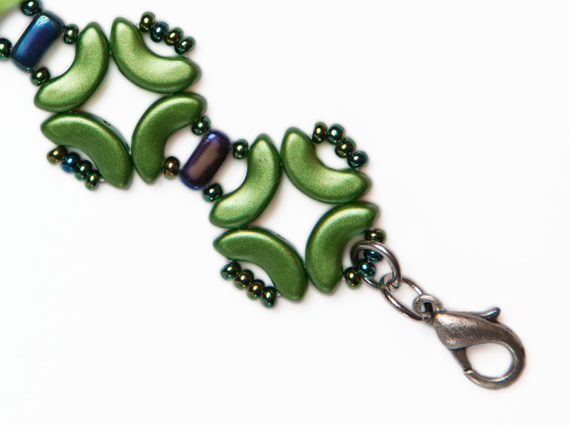 1 pc DIY Beading Kit for Jewelry Making (Bracelet) Magic Identity, Green Blue Iris, Czech Glass Beads